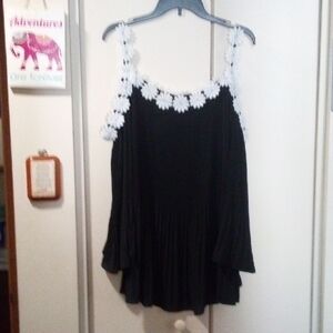 Black and White Floral Women's Top